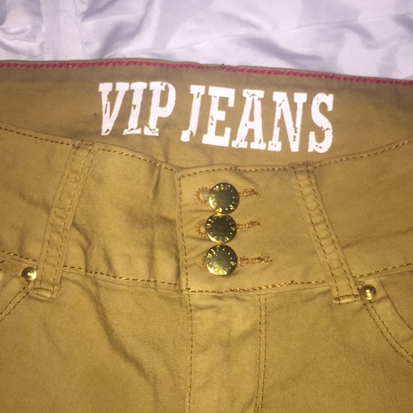 Jeans//VIP - Picture 2 of 3